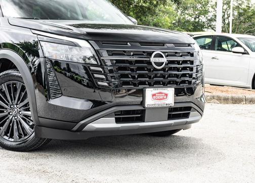 Super Black 2026 Nissan Pathfinder SL