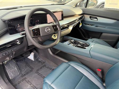 Everest White Pearl Tricoat 2026 Nissan Murano Platinum