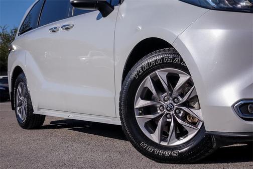 2022 Toyota Sienna XLE 8 Passenger