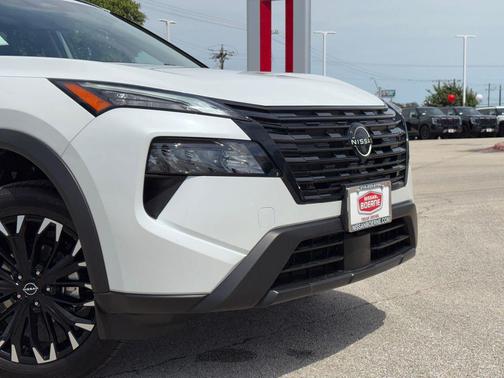 Everest White Pearl Tricoat 2026 Nissan Rogue Dark Armor