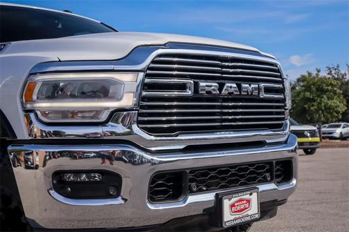 2020 RAM 2500 Laramie Crew Cab 4X4 6'4' Box