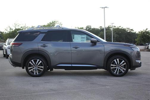 2025 Nissan Pathfinder Platinum FWD
