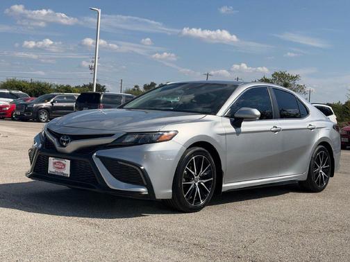 Celestial Silver Metallic 2023 Toyota Camry SE
