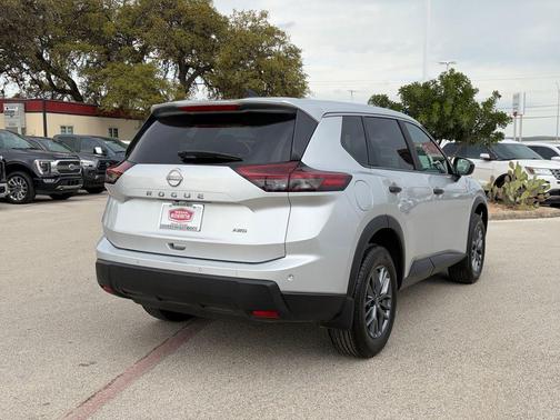 Brilliant Silver Metallic 2025 Nissan Rogue S