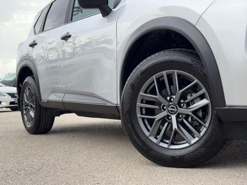 Brilliant Silver Metallic 2025 Nissan Rogue S