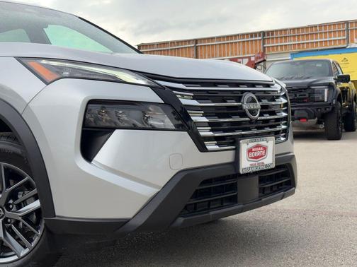 Brilliant Silver Metallic 2025 Nissan Rogue S