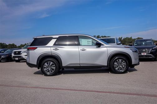 2025 Nissan Pathfinder S FWD