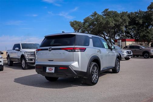 2025 Nissan Pathfinder S FWD