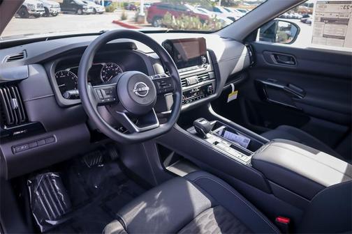 2025 Nissan Pathfinder S FWD