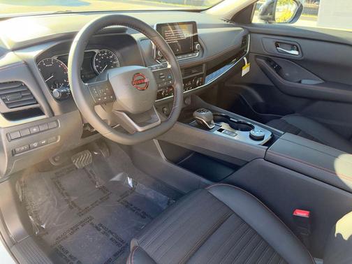 Everest White Pearl Tricoat 2026 Nissan Rogue Rock Creek