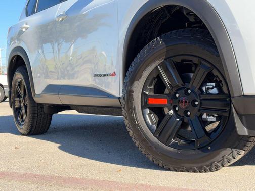 Everest White Pearl Tricoat 2026 Nissan Rogue Rock Creek