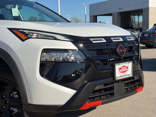 Everest White Pearl Tricoat 2026 Nissan Rogue Rock Creek