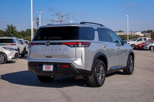 2024 Nissan Pathfinder SV 4WD