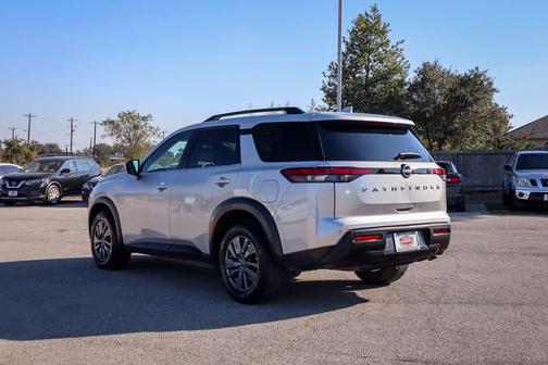 2024 Nissan Pathfinder SV 4WD