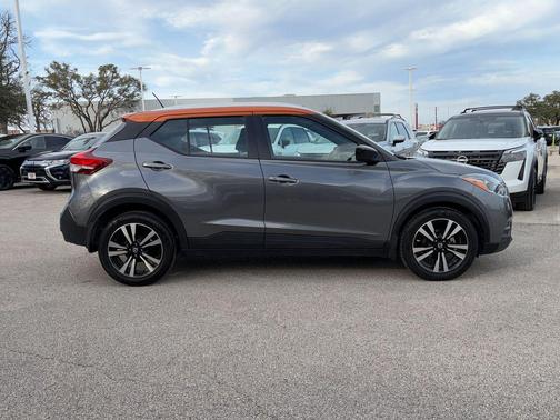 2020 Nissan Kicks SV