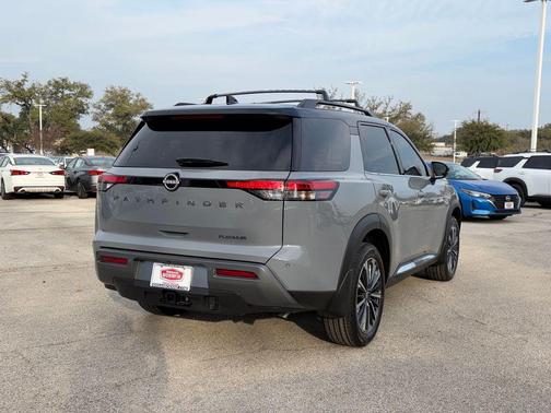 Boulder Gray Pearl/Super Black 2026 Nissan Pathfinder Platinum