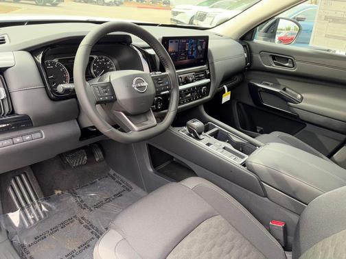 Everest White Pearl Tricoat 2026 Nissan Pathfinder Platinum