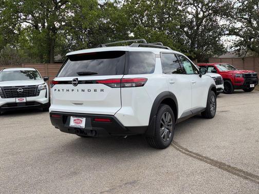 Everest White Pearl Tricoat 2026 Nissan Pathfinder Platinum