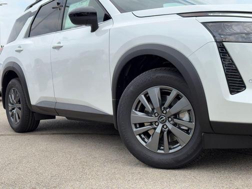 Everest White Pearl Tricoat 2026 Nissan Pathfinder Platinum