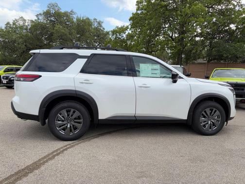 Everest White Pearl Tricoat 2026 Nissan Pathfinder Platinum