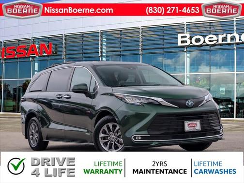 2021 Toyota Sienna XLE 8 Passenger