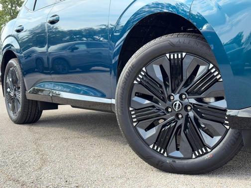 Aurora Blue Pearl Metallic/Super Black 2026 Nissan Murano Platinum