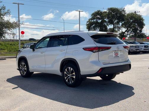 Blizzard Pearl 2020 Toyota Highlander XLE
