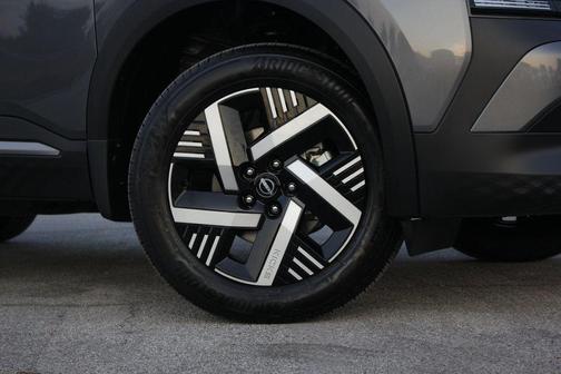 Gun Metallic/Super Black 2026 Nissan Kicks SV