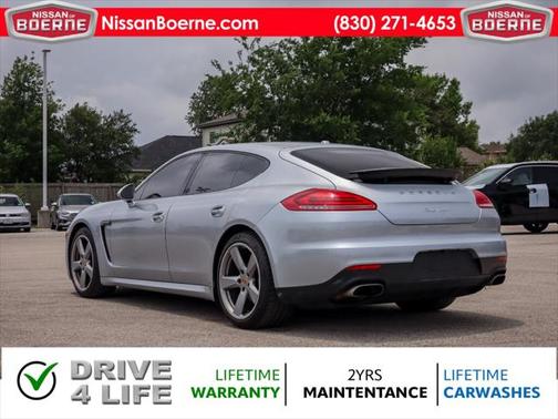 2016 Porsche Panamera 4