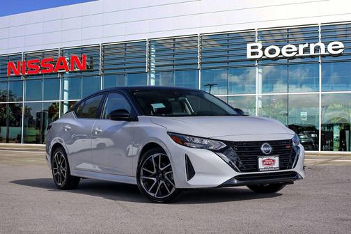 Aspen White Tricoat/Super Black 2025 Nissan Sentra SR