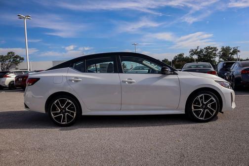 Aspen White Tricoat/Super Black 2025 Nissan Sentra SR