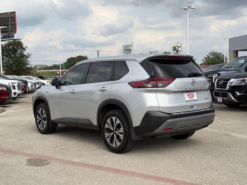 Brilliant Silver Metallic 2022 Nissan Rogue SV