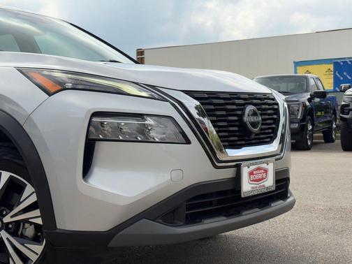 Brilliant Silver Metallic 2022 Nissan Rogue SV