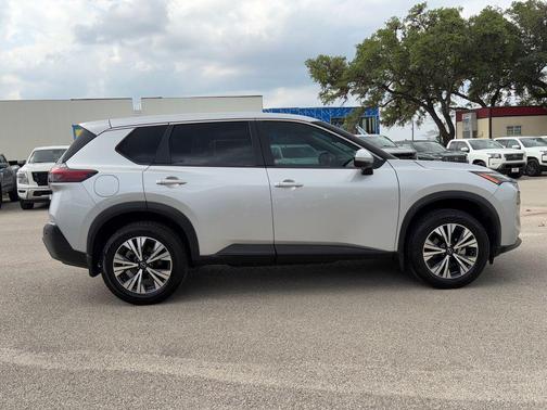 Brilliant Silver Metallic 2022 Nissan Rogue SV