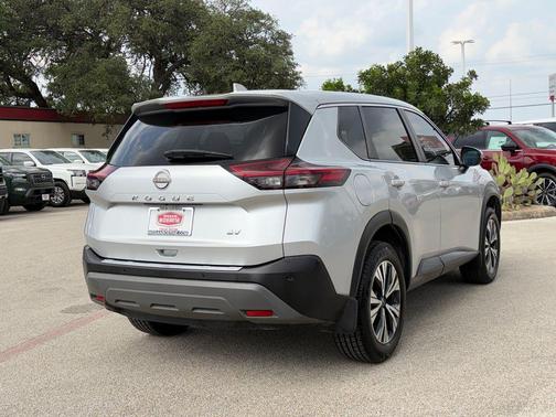 Brilliant Silver Metallic 2022 Nissan Rogue SV
