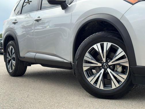 Brilliant Silver Metallic 2022 Nissan Rogue SV