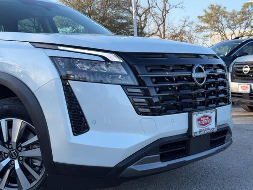 Everest White Pearl Tricoat 2026 Nissan Pathfinder SL