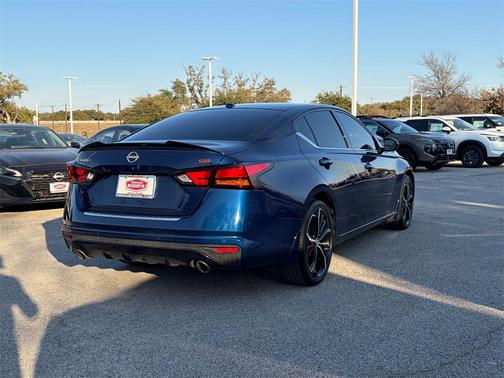 2023 Nissan Altima SR FWD