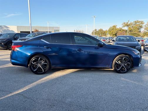 2023 Nissan Altima SR FWD