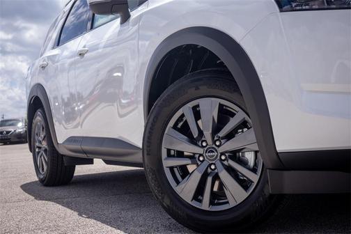 2025 Nissan Pathfinder SV FWD