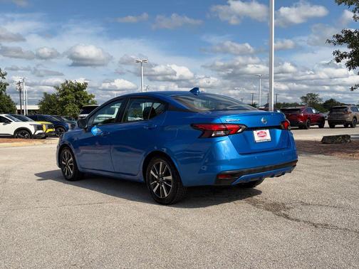 Electric Blue Metallic 2021 Nissan Versa 1.6 SV
