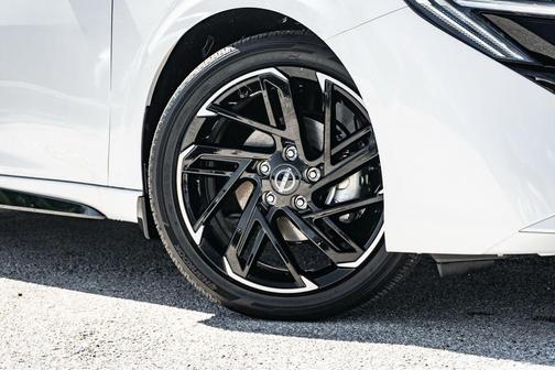 Aspen White Tricoat 2026 Nissan Sentra SR