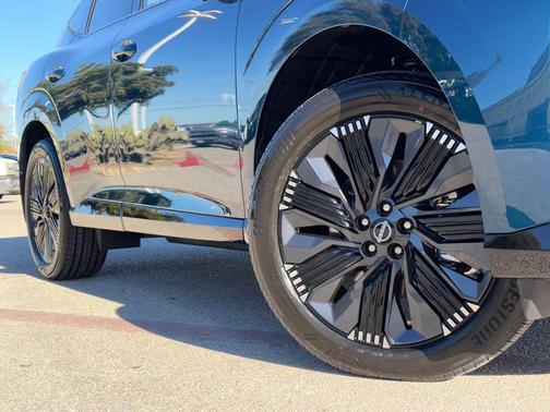 Aurora Blue Pearl Metallic/Super Black 2026 Nissan Murano Platinum