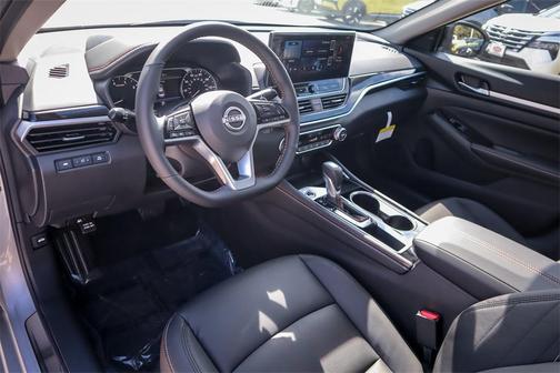 2025 Nissan Altima SR FWD