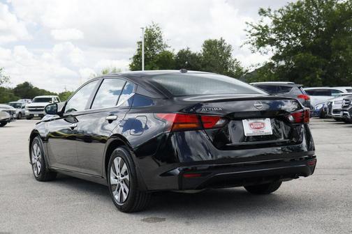 Super Black 2025 Nissan Altima S FWD