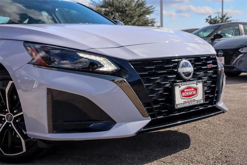 2025 Nissan Altima SR FWD