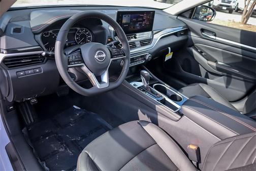 2025 Nissan Altima SR FWD