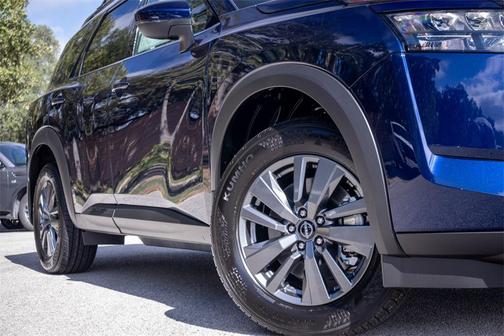 2025 Nissan Pathfinder SV FWD