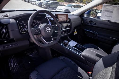 2025 Nissan Pathfinder SV FWD