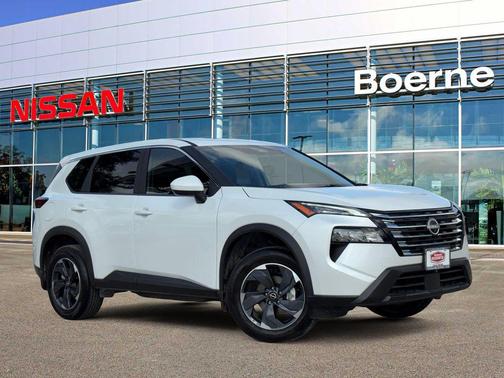 Everest White Pearl Tricoat 2026 Nissan Rogue SV
